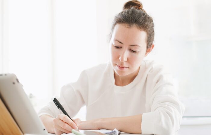 Comment_s_orienter_dans_la_myriade_de_formations_possibles_pour_les_concours_de_la_fonction_publique_?